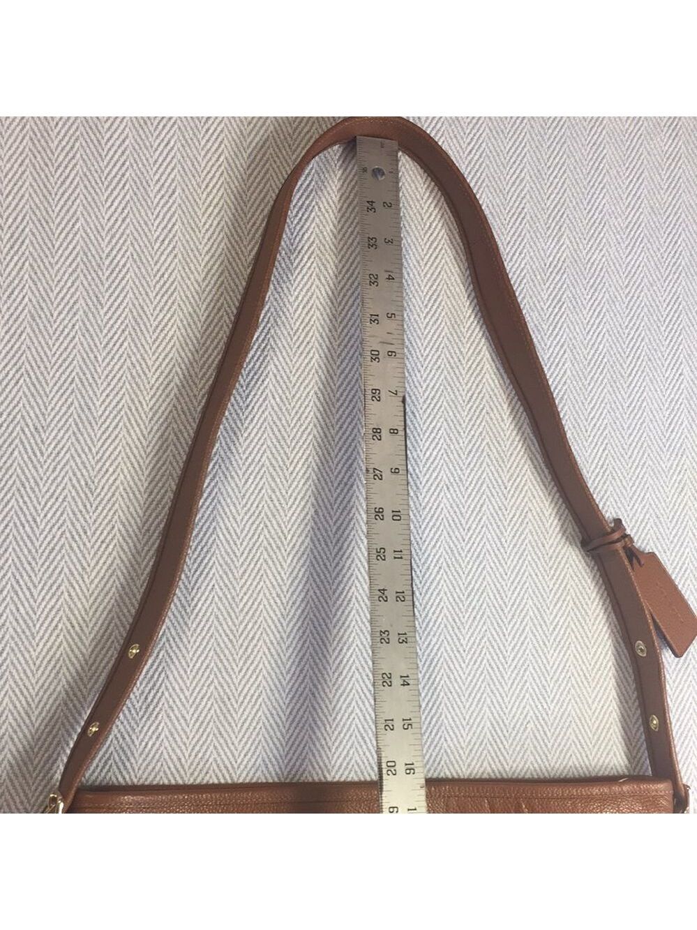Coach Classic Shoulder BAG with Dust Bag, Brown Pebbled leather Adjustable strap - Picture 10 of 16
